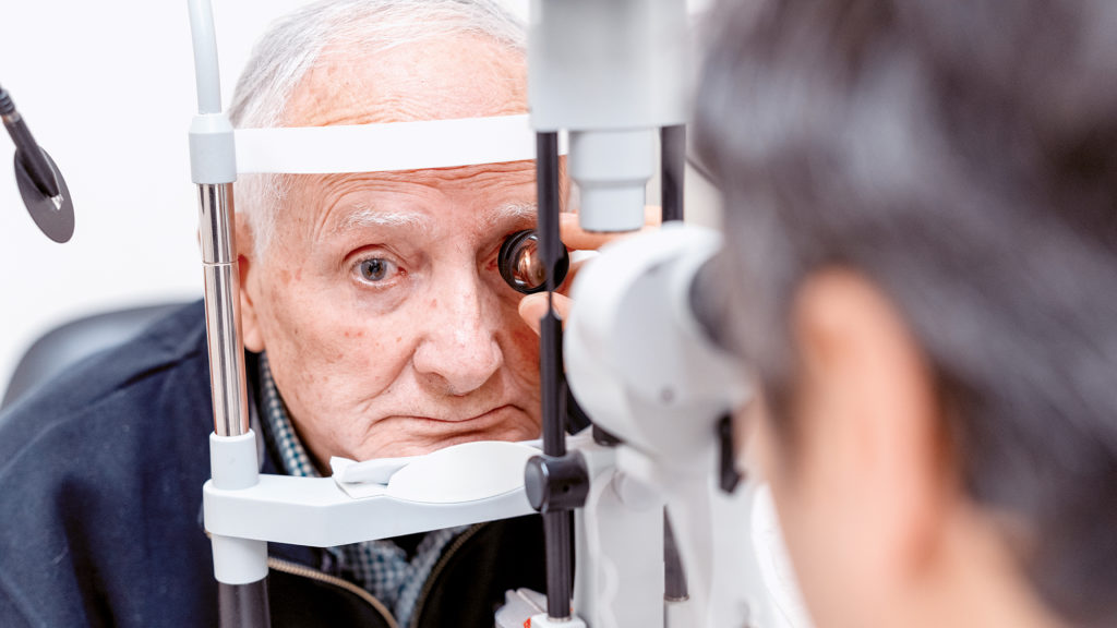 Study links diet to late-stage eye disease