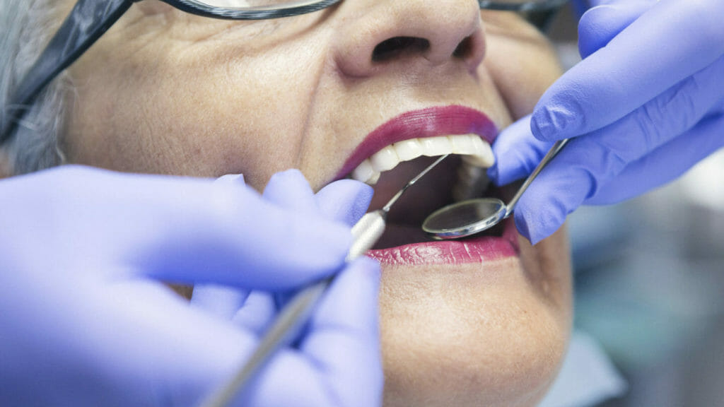 Denture wearing tied to decline in nutritional status, records show