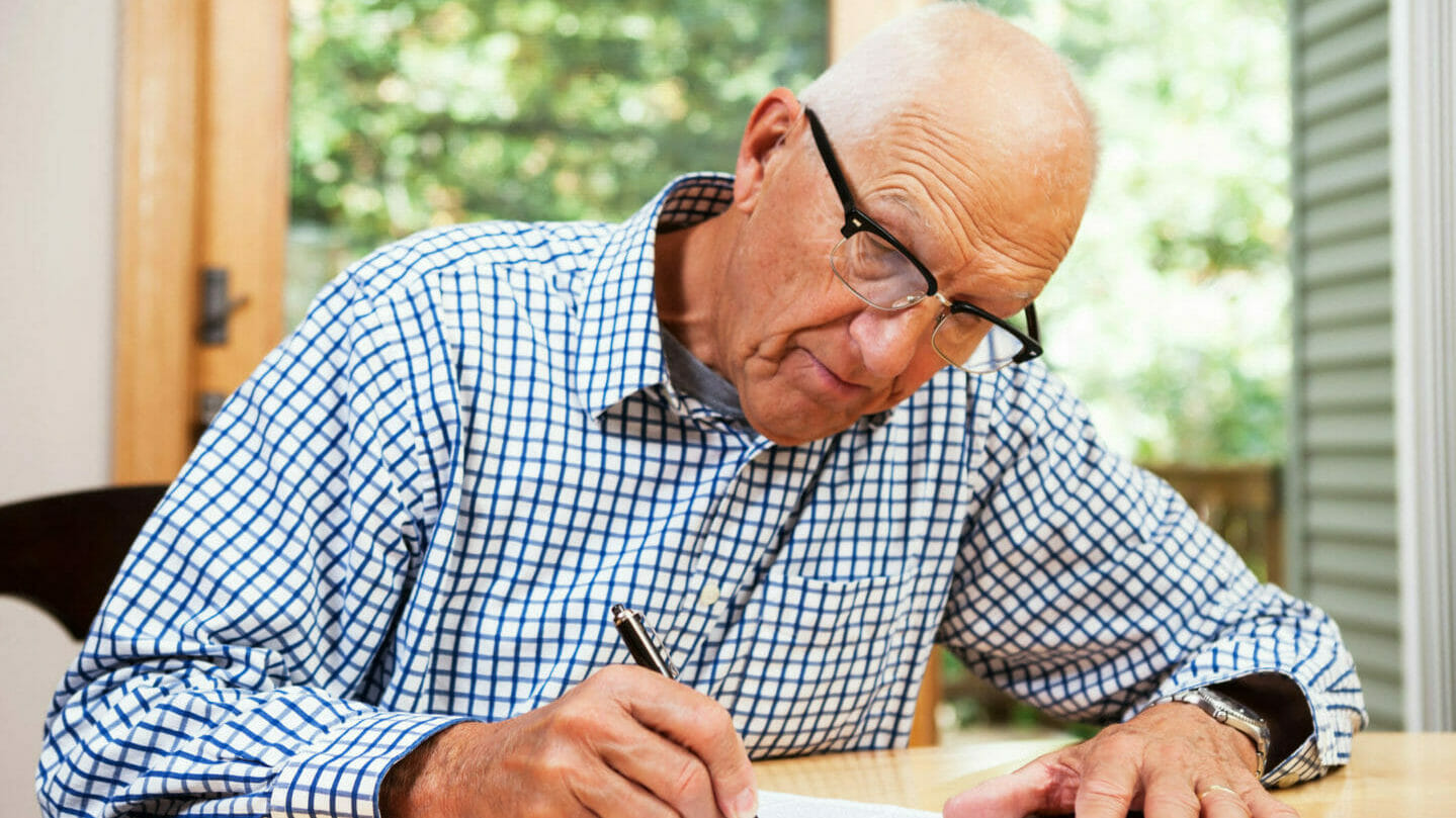 Many U.S. seniors with mental decline still handle finances  