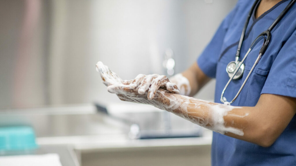 Feds should require full-time infection control specialists at nursing homes, association says